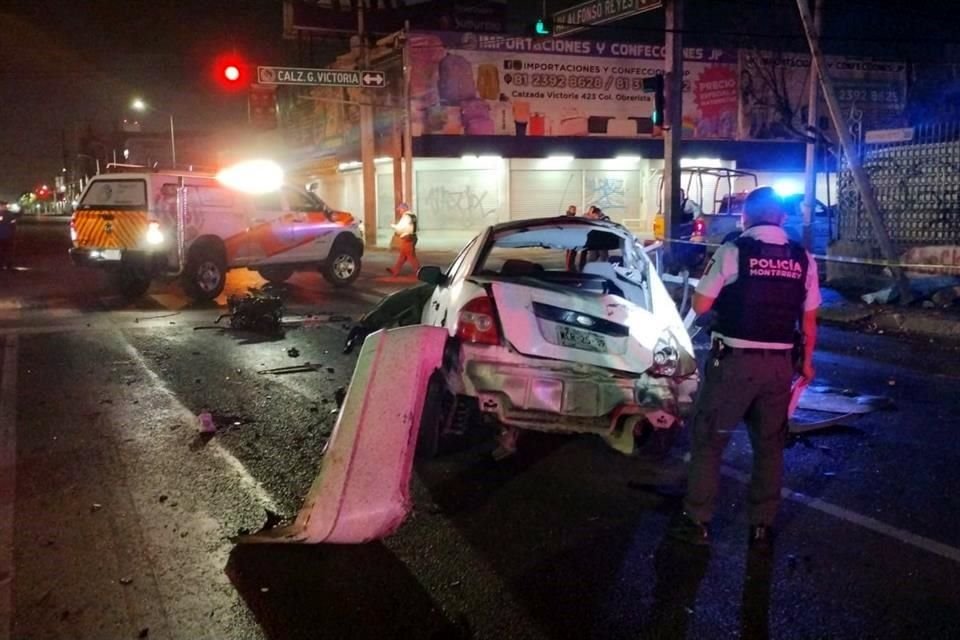 Un joven falleció tras salir proyectado de su vehículo, luego de estrellarse contra un poste, en la Col. Sarabia.