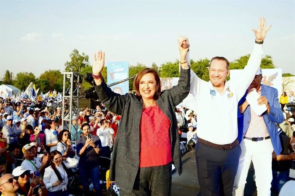 Ante miles de acarreados, Santiago Taboada y Xóchitl Gálvez estuvieron en el Parque Bicentenario de la CDMX.