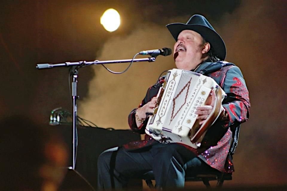 'El Rey del Acordeón' se despedirá de su público con su gira 'El Principio de un Final'.