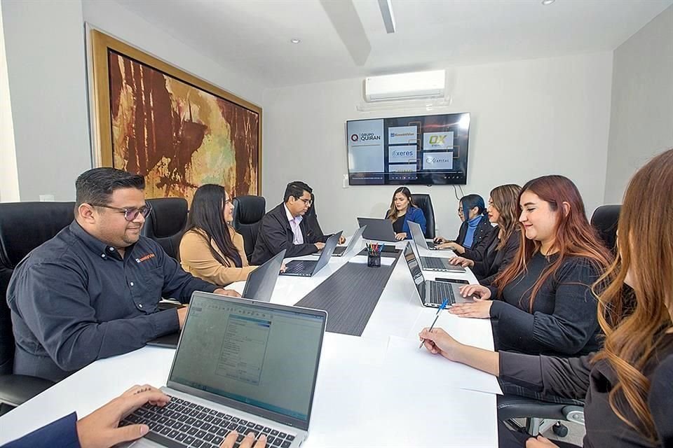 Instalaciones operativas y equipo de colaboradores.