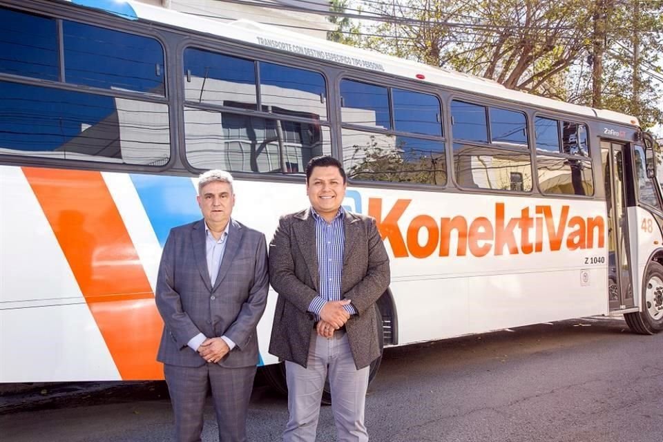 C.P. José Luis Aspuro, Director General de Grupo Quiran y Lic. Maxim Rivera, Gerente General Konektivan.