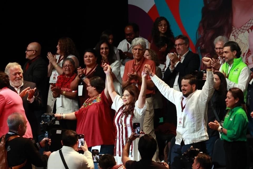 Clara Brugada, candidata de Morena, presentó sus promesas de campaña en el Auditorio Nacional.