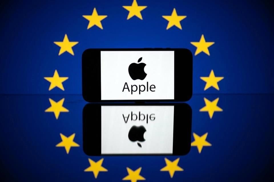 Esta es la primera multa antimonopolio impuesta por Bruselas a Apple y se encuentra entre una de las mayores impuestas a una empresa de tecnología por la UE.