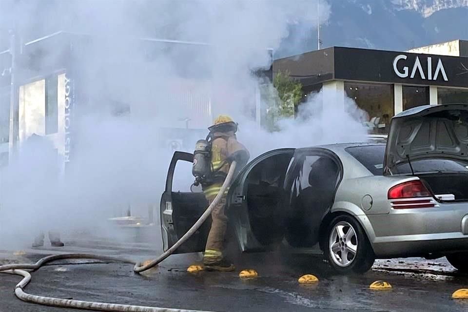 Al sitio fueron enviados elementos de Protección Civil municipal y una máquina de Bomberos Nuevo León.