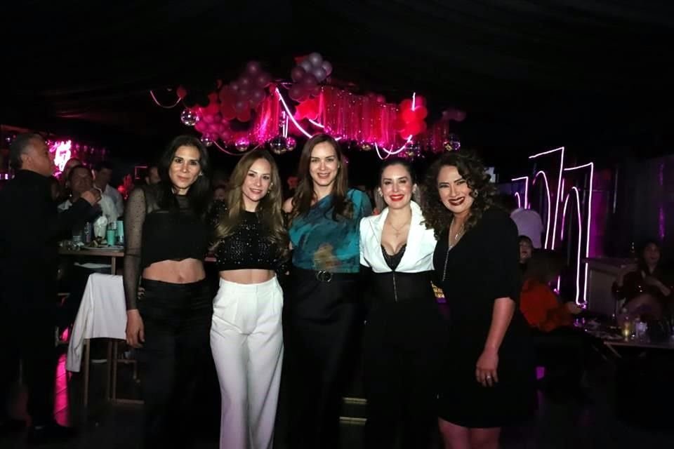 Eva Saldaña, Maru Manrique, Mayra Morales, Cinthia Rodríguez y Julia Martínez