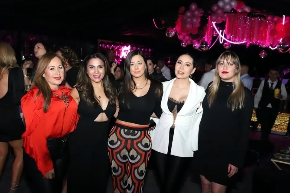 Sandra Vázquez, Brenda Ramírez, Ivett Mendoza, Yuli Cárdenas y Adriana Flores de Garza