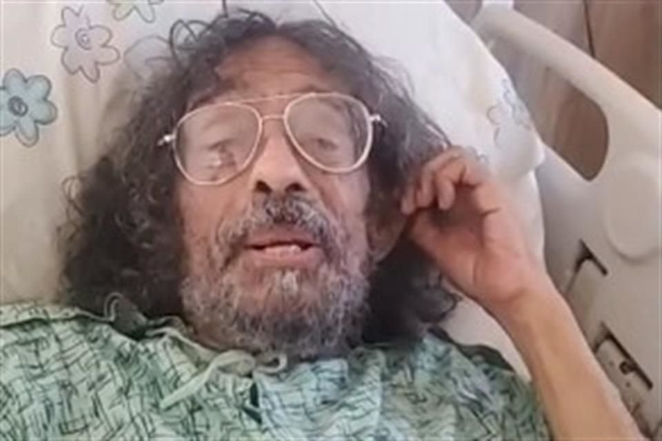 Javier Bátiz realizó una transmisión en vivo para dar a conocer que su salud está mejorando después de ser hospitalizado por neumonía.