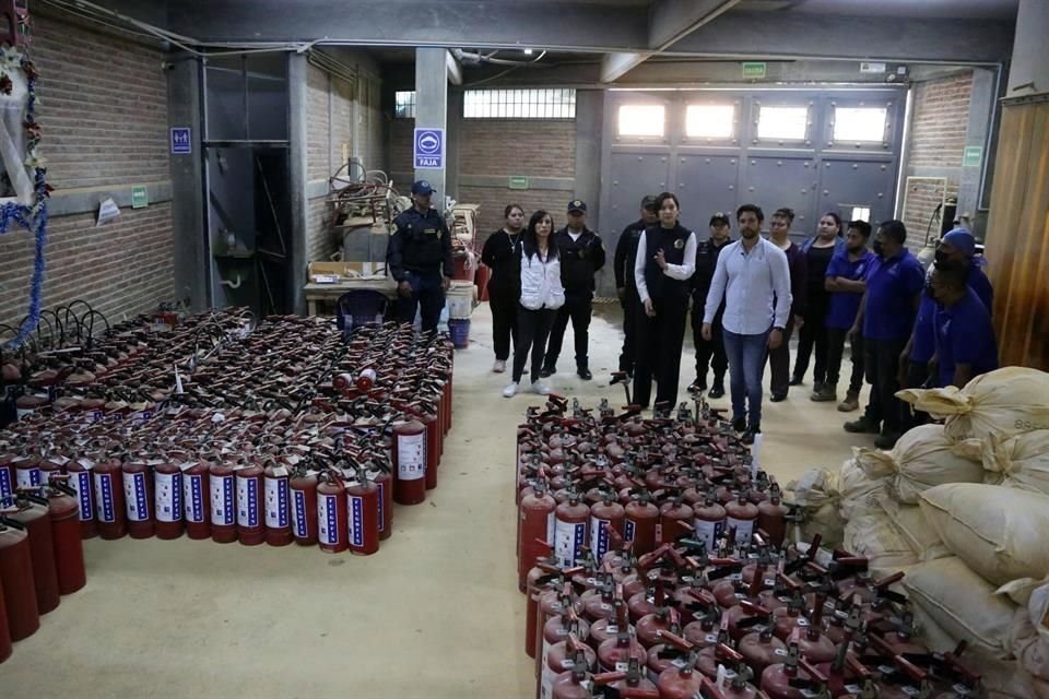 Durante la supervisión del llenado de extintores estuvieron presentes personal de la SSC y de la CDHCMX