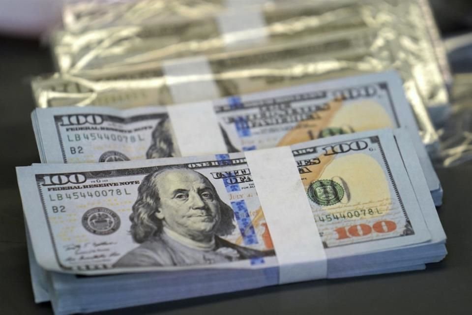 El peso se perfila a culminar la semana con un leve avance acumulado del 0.7 por ciento. 