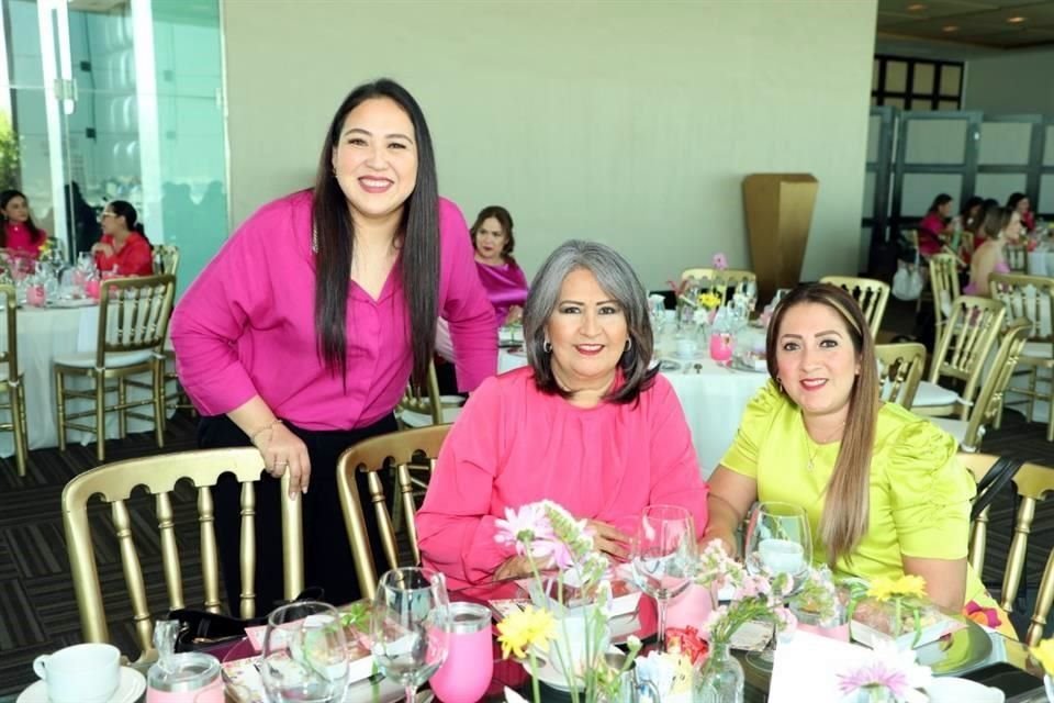 Adriana Ruiz, Ruth Rodríguez y Viridiana Aguirre