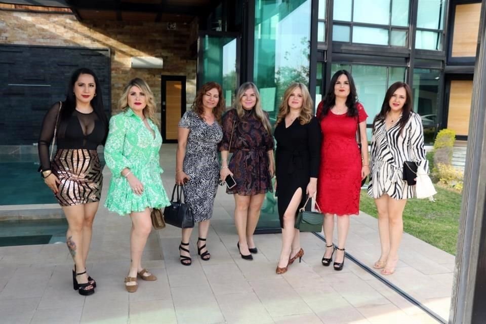 Carmen Ruiz, Yesenia García, Paty López, Rosalía Flores, Elva Lozano, Vero Salazar y Tere Olivares