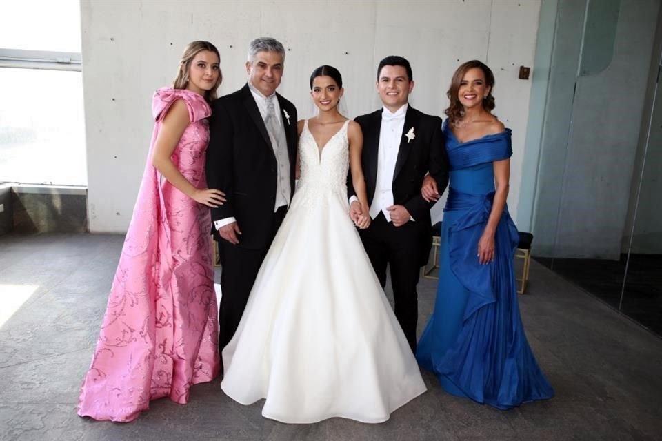 FAMILIA DE LA NOVIA Fernanda Páez Ávila, José Luis Páez Mireles, Mariana Páez Ávila, José Carlos Ibarra Perales y Mónica Ávila de Páez