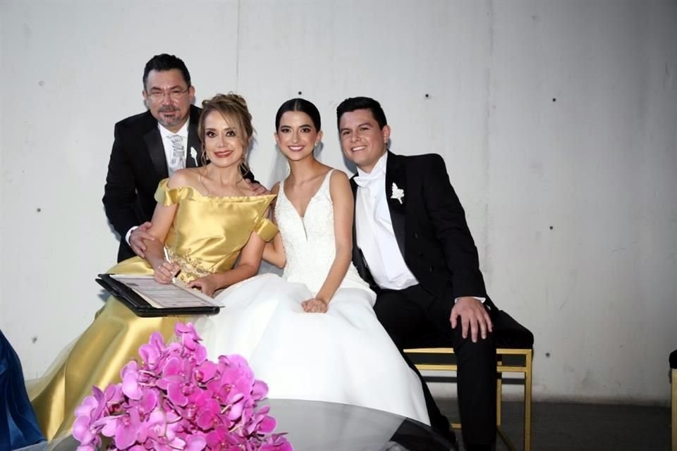 Luis Carlos Ibarra González, Mirta Perales de Ibarra, Mariana Páez Ávila y José Carlos Ibarra Perales