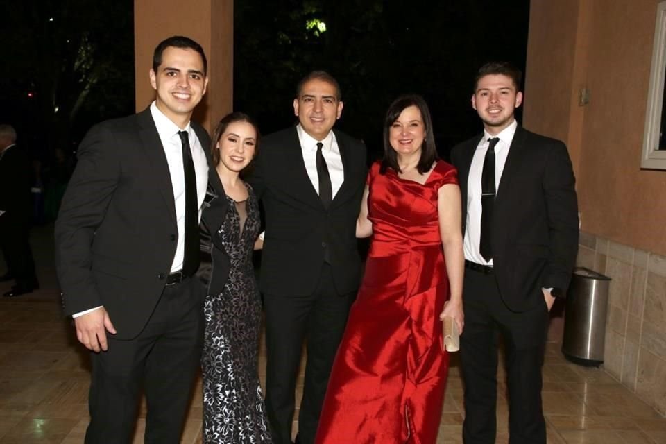 Mauricio Páez, Daniela Díaz, Rodolfo Páez, Alicia de Páez y Diego Páez