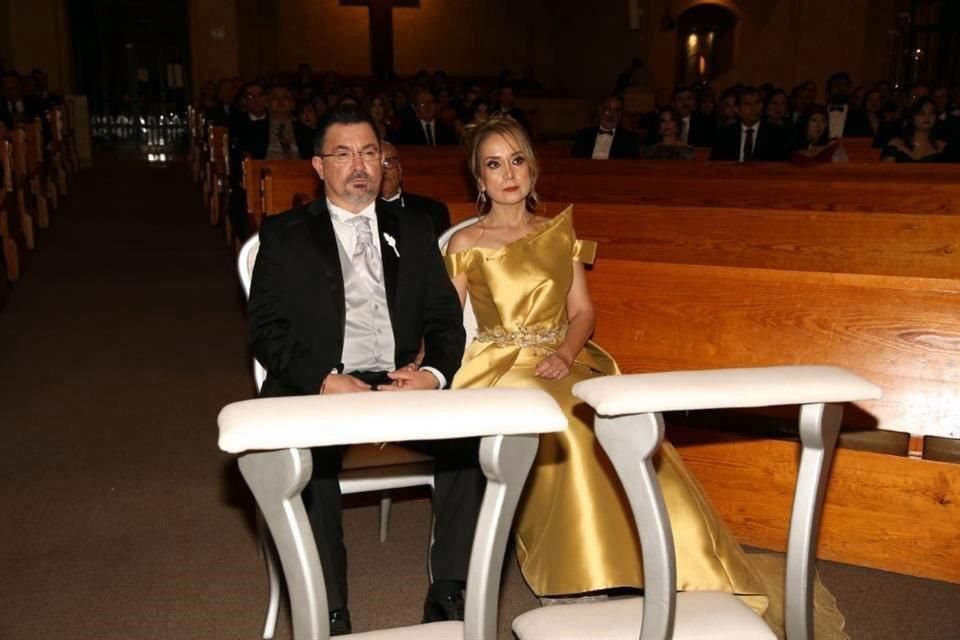 Luis Carlos Ibarra González y Mirta Perales de Ibarra