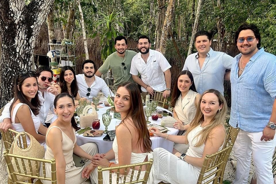 Ana Lucía Paredes, Isamar Gutiérrez, Alexa García, Jorge Carlos, Isabel Bravo, Gerardo Chapa, Tony Kalifa, Luis Fernando Graniel, Dany Cantú, Horacio Algaba, Katya Cantú y Ricardo Garza