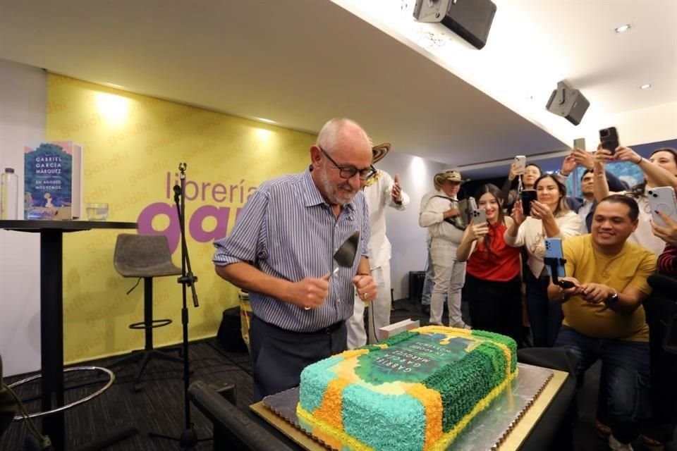 Benito Taibo fue el encargado de darle la bienvenida a la novela.