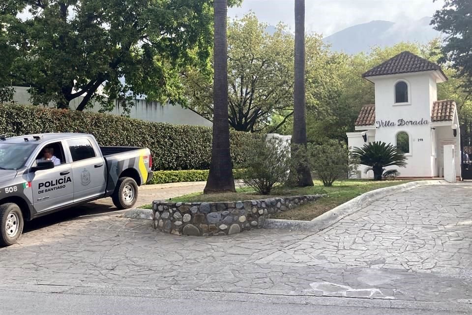 El conjunto habitacional se ubica en Antiguo Camino a Villa de Santiago, a un lado de Las Misiones.