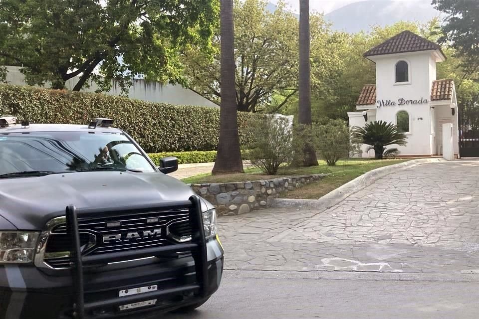 El conjunto habitacional se ubica en Antiguo Camino a Villa de Santiago, a un lado de Las Misiones.