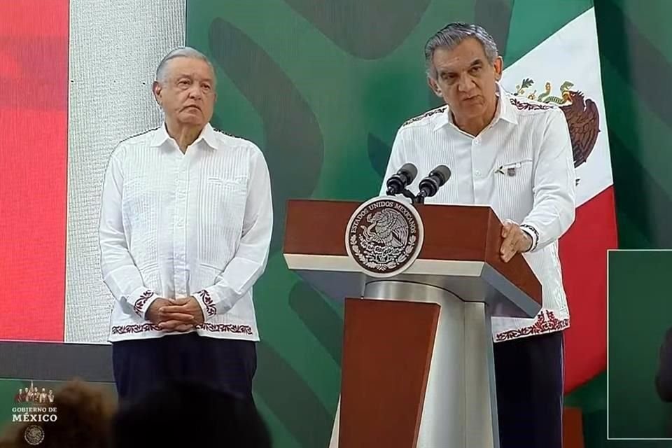 El Gobernador Américo Villareal habla durante la conferencia mañanera del Presidente López Obrador en Ciudad Victoria, Tamaulipas.