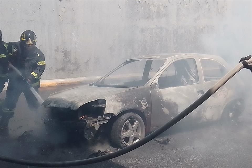 Bomberos acudieron enseguida y apagaron el fuego minutos después.