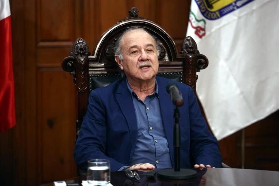 Navarro celebró que De la Garza se decidiera entre ser político o ser policía.