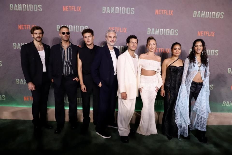 Elenco de la serie 'Bandidos'.