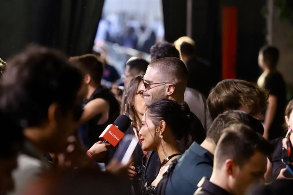 Nicolás Hurtado y Mabel Cadena en la alfombra jade.