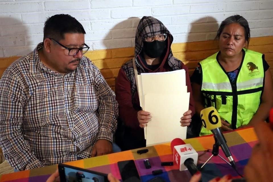 Madre del estudiante normalista asesinado en Guerrero en conferencia de prensa.