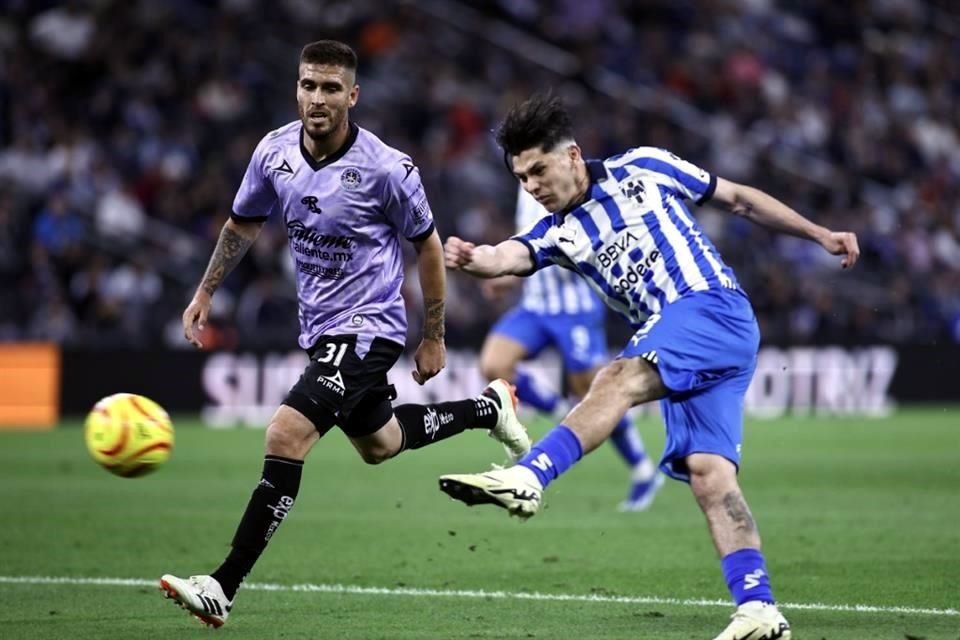 Gerardo Arteaga sacó un zurdazo dentro del área para abrir el marcador.