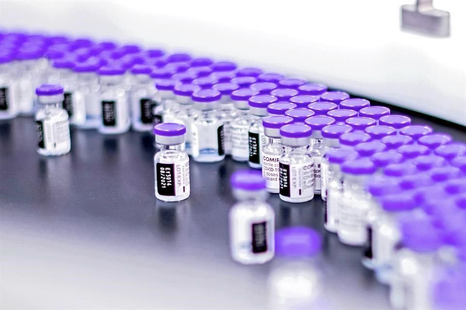 En foto, vacunas Pfizer.