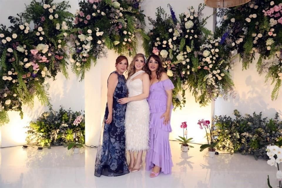 Margarita Hernández de Garza, Karla Garza Hernández y Dora Quiroga de González