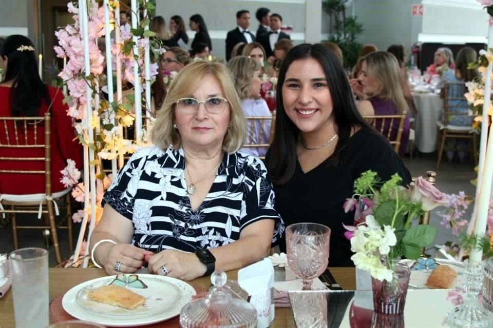 Norma Quiroga y Mariana de Isla