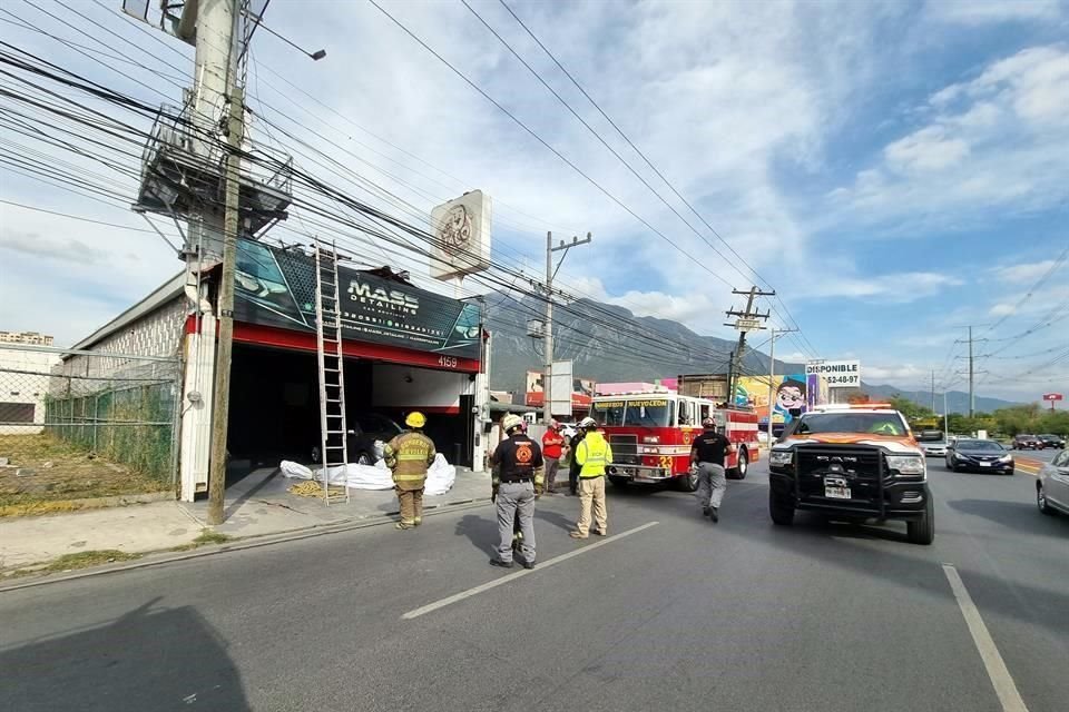 El accidente fue reportado en la lateral de la Avenida Lázaro Cárdenas y Puerto San Lucas, en la Colonia Torrebrisas.