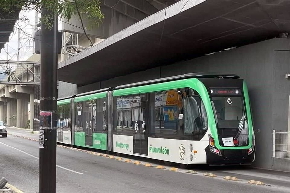 El tren DRT, que dará servicio a la Línea 5, operará provisionalmente en la Ecovía a partir de la próxima semana.