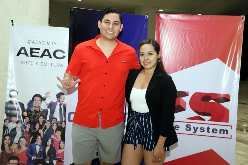 Jonathan Valdés y Daniela Romero