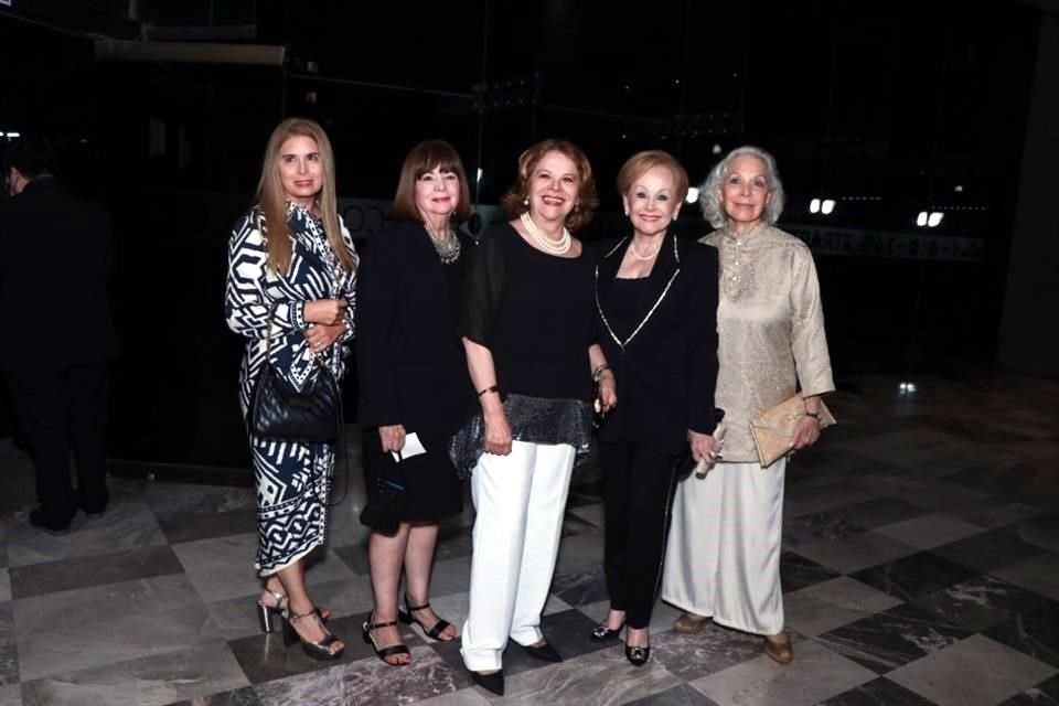 Elvira Martínez, Piny Domínguez, Mónica Sada de Iriondo, Nena Ortega y Eugenia Westrup