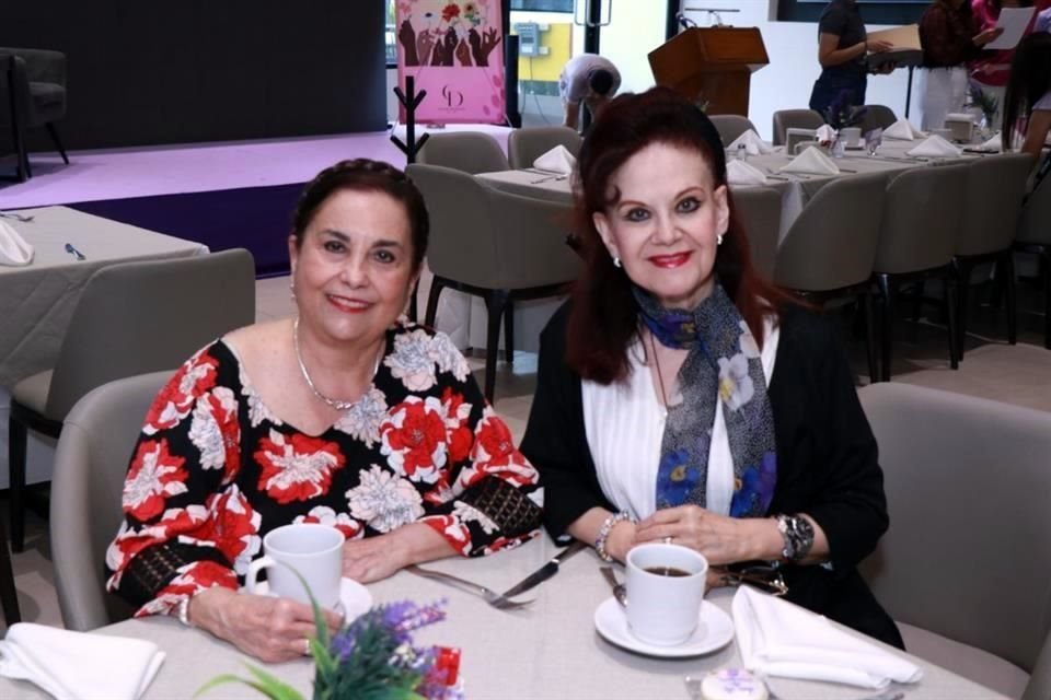 Lupita Neávez y Nelly Rodríguez