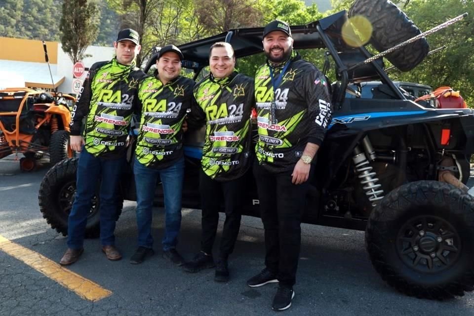 Adrián Galván, Carlos González, César González  y Gustavo Fernández