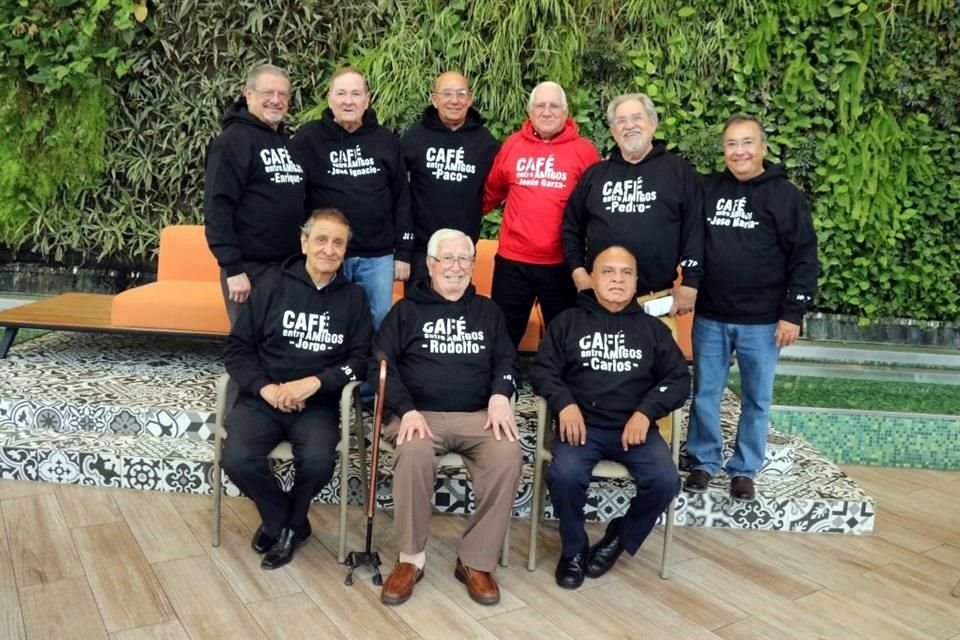 Enrique Saucedo, José Ignacio de la Garza, Paco Ruiz, Jesús Garza González, Pedro Pérez, José María Rodríguez, Jorge Villarreal, Rodolfo Zapata y Carlos Dávila