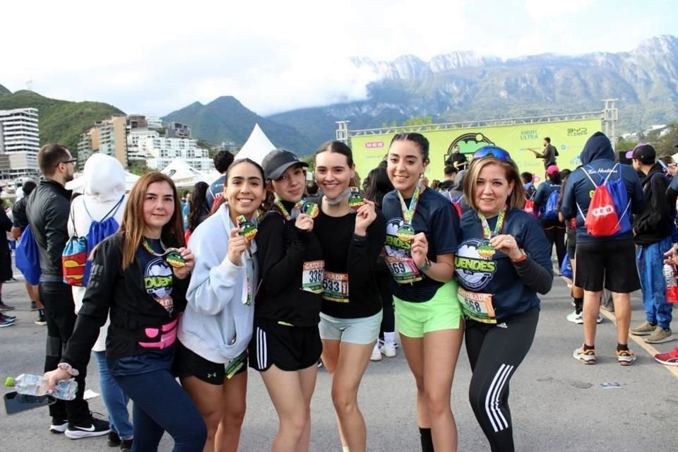 Marilú Martínez, Marina Álvarez, Caro Silva, Carolina Gómez, Andrea Ceballos y Paty Martínez