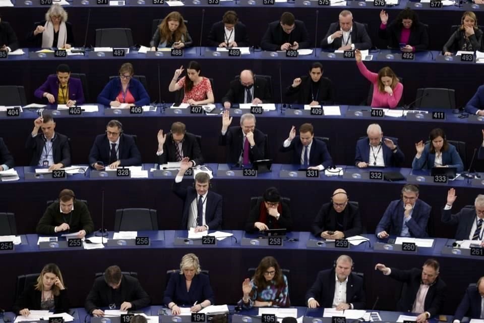 Los legisladores de la Unión Europea votaron una Ley de Inteligencia Artificial en el Parlamento Europeo este miércoles 13 de marzo de 2024 en Estrasburgo, Francia.