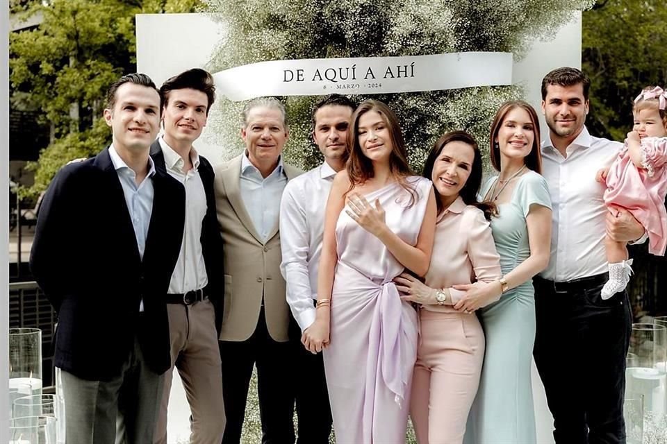 Bernardo Jaime, Marcelo Velasco, Bernardo Jaime Coindreau, los novios, Ninfa López de Jaime, Isa Jaime de Perusquia, Alejandro Perusquia y Ana Isabel Perusquia