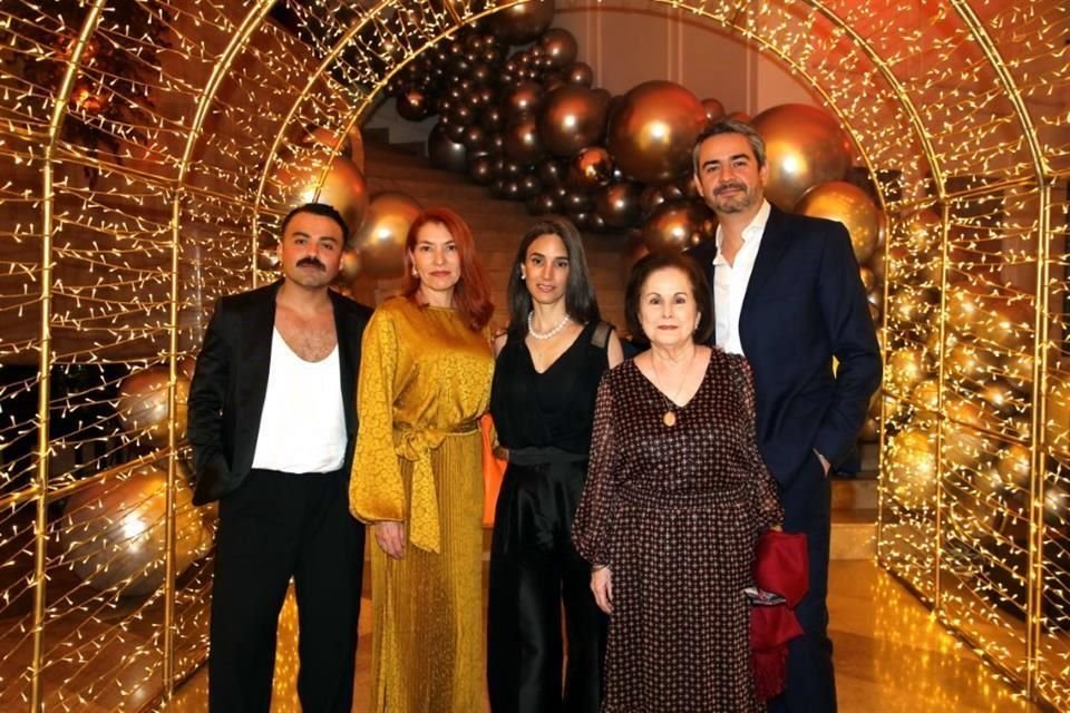 Iván Torres, Silvia Torres, Catalina Zambrano, Lorena Coindreau y Memo Oyervides