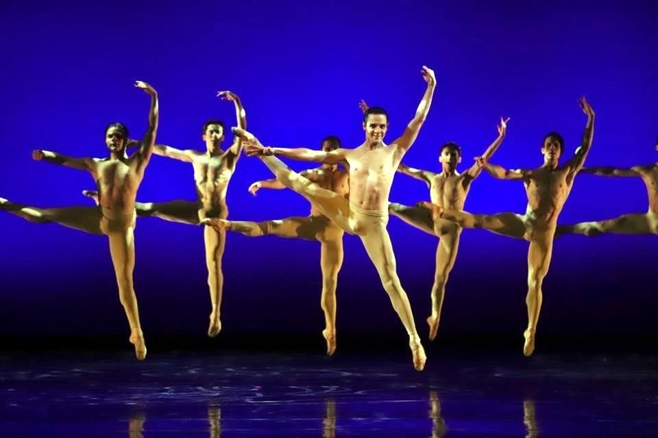 'Trascendiendo' del Ballet de Monterrey.