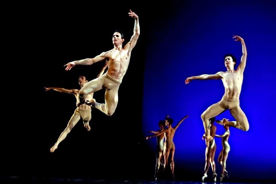 'Trascendiendo' del Ballet de Monterrey.