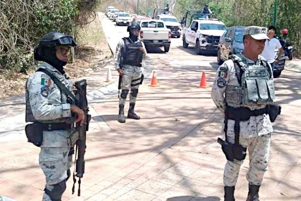 Elementos de la GN arribaron a Huatulco, Oaxaca, para 'resguardar' el campo de golf concesionado al empresario Ricardo Salinas Pliego.