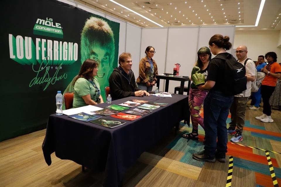 La convención de La Mole, celebrado en el WTC, abrió con firma de autógrafos del actor Lou Ferrigno, quien encarnó a 'Hulk' en los 70.