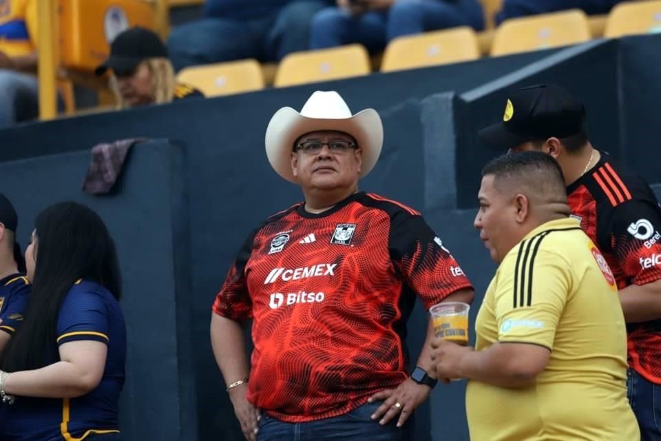 La afición felina presente en el Universitario.