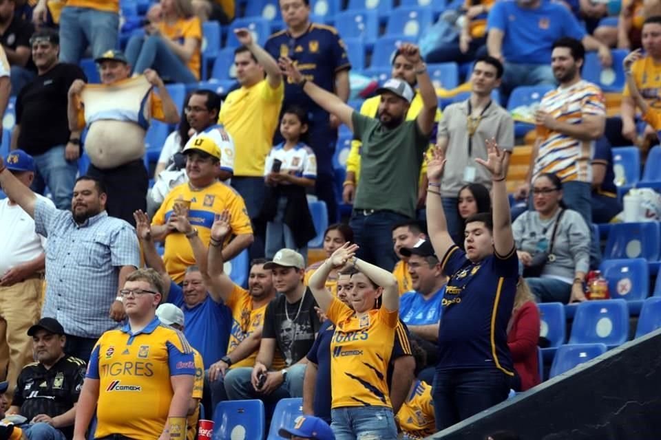 La afición felina presente en el Universitario.